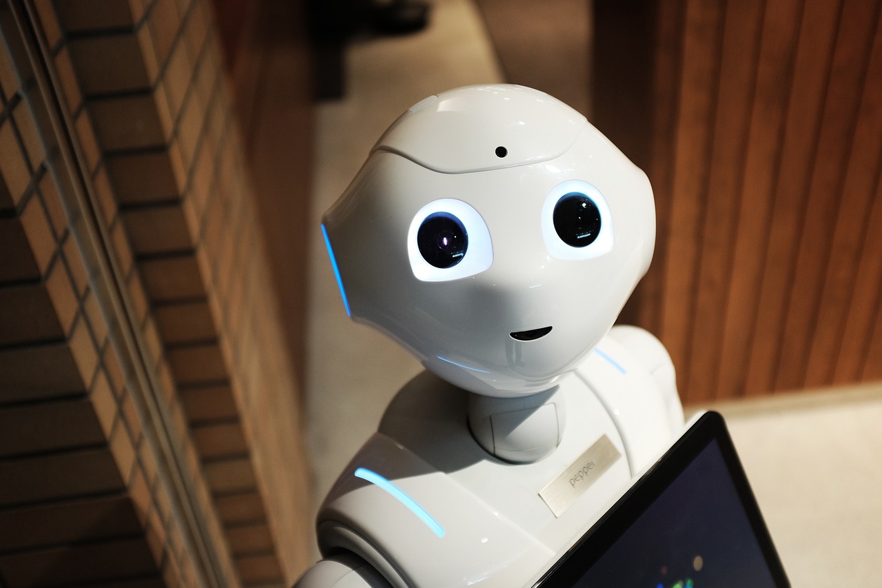 Roboti v českých ulicích: Autonomní kurýři a drony začínají doručovat první zásilky v Praze a Brně